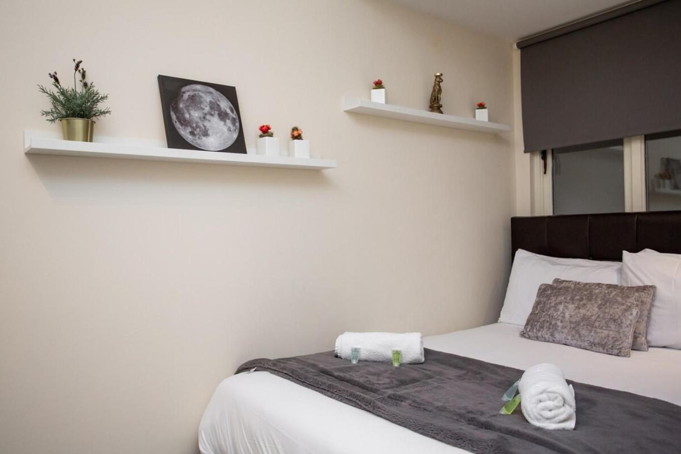 Stylish Cosy Two Bed Apartment - Coast Location Уитли Бей Екстериор снимка